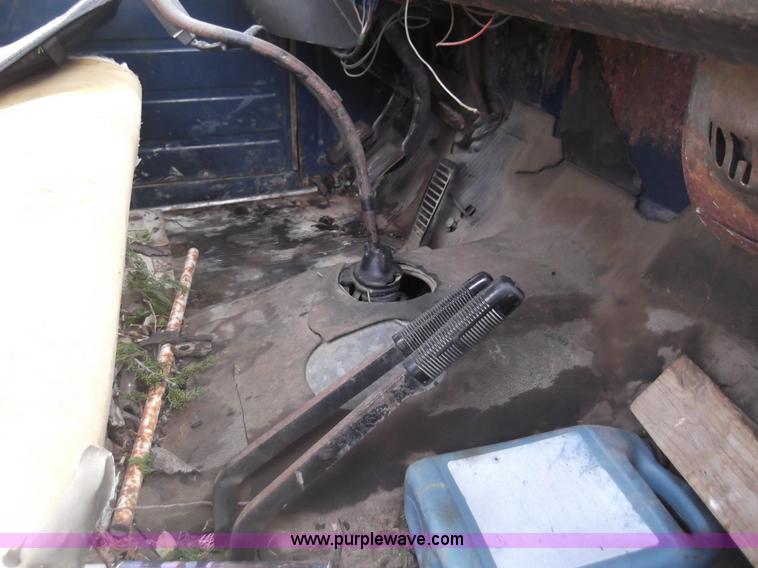 image for item C1762 1971 International Loadstar 1600 dump truck