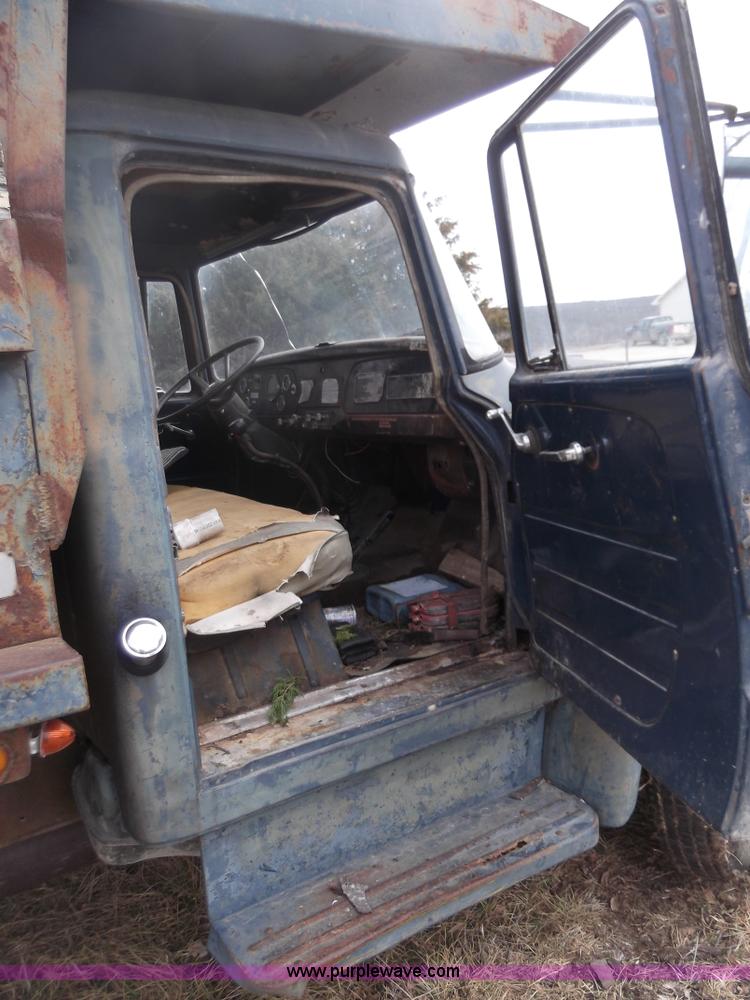 image for item C1762 1971 International Loadstar 1600 dump truck