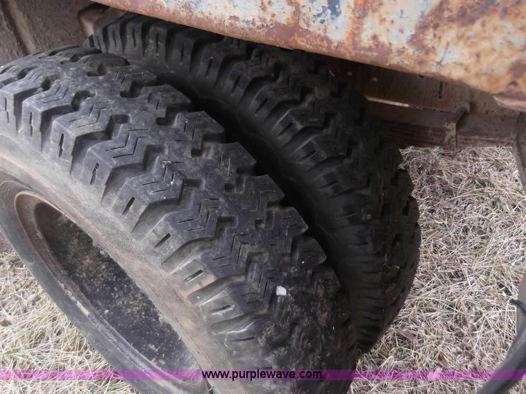 image for item C1762 1971 International Loadstar 1600 dump truck