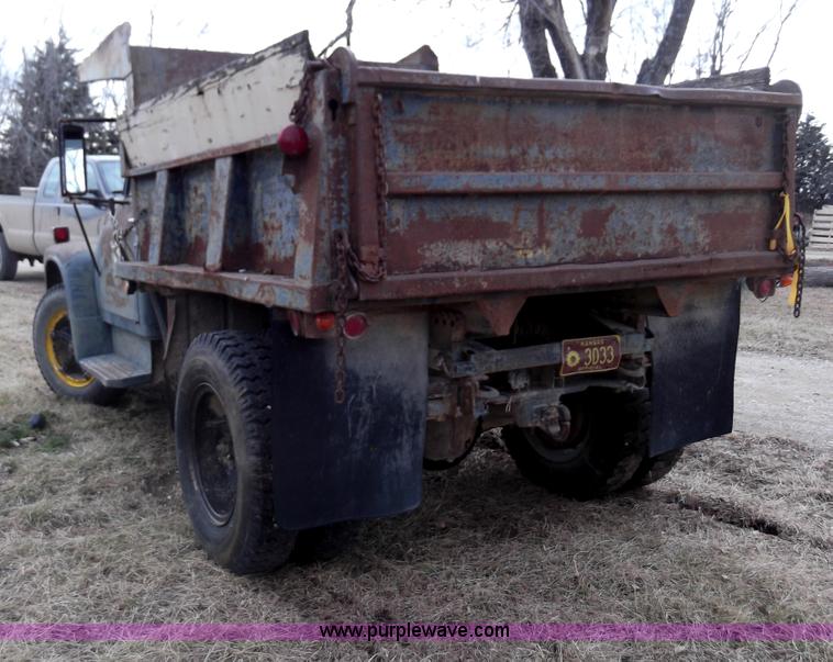 image for item C1762 1971 International Loadstar 1600 dump truck