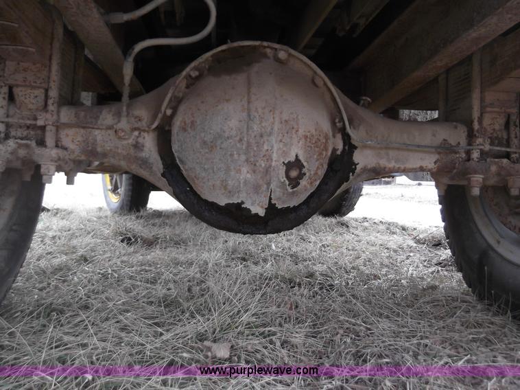 image for item C1762 1971 International Loadstar 1600 dump truck