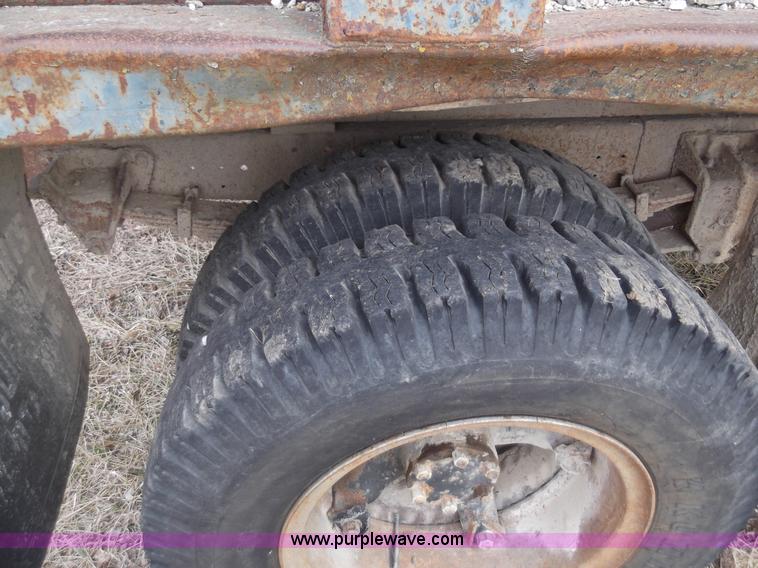 image for item C1762 1971 International Loadstar 1600 dump truck