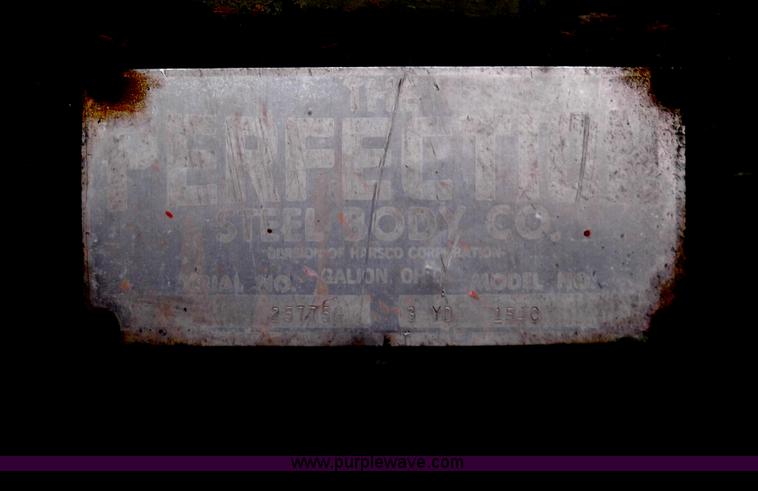 image for item C1762 1971 International Loadstar 1600 dump truck