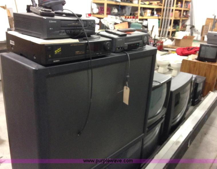 image for item C1771 Assorted electronics