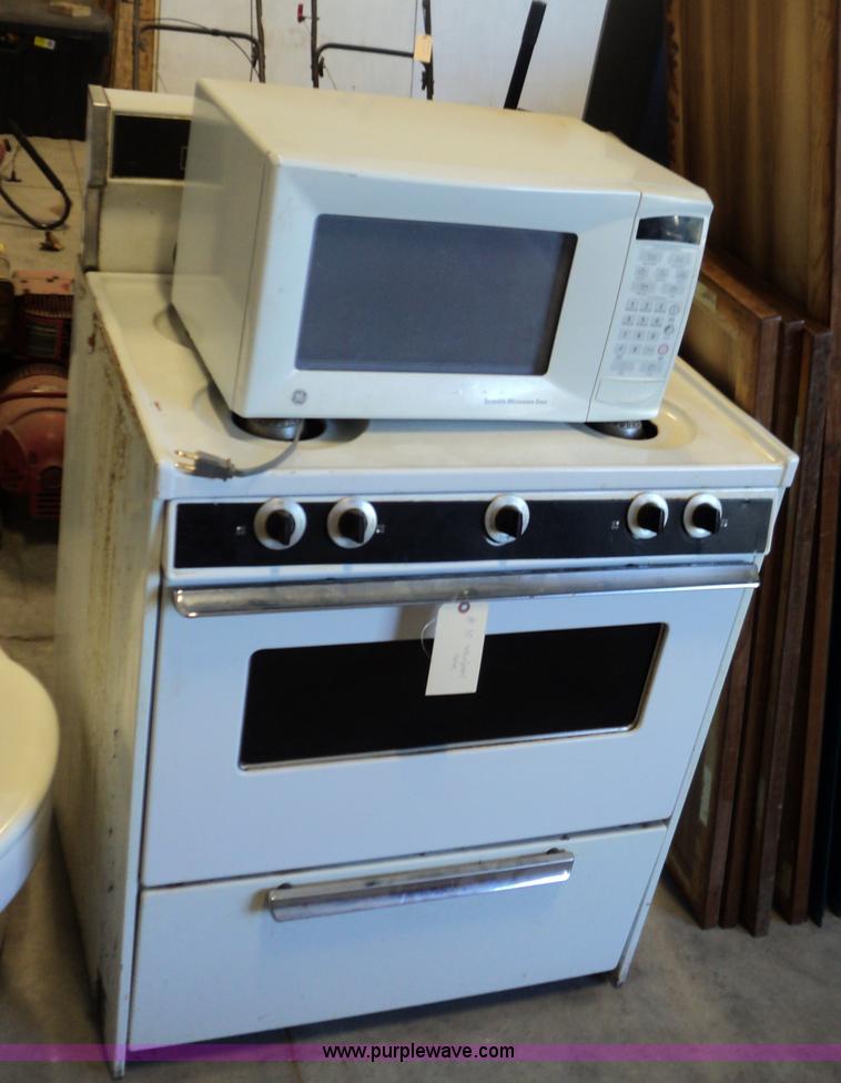 image for item C1772 Assorted equipment