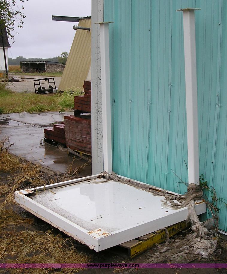 image for item C1796 Metal platform