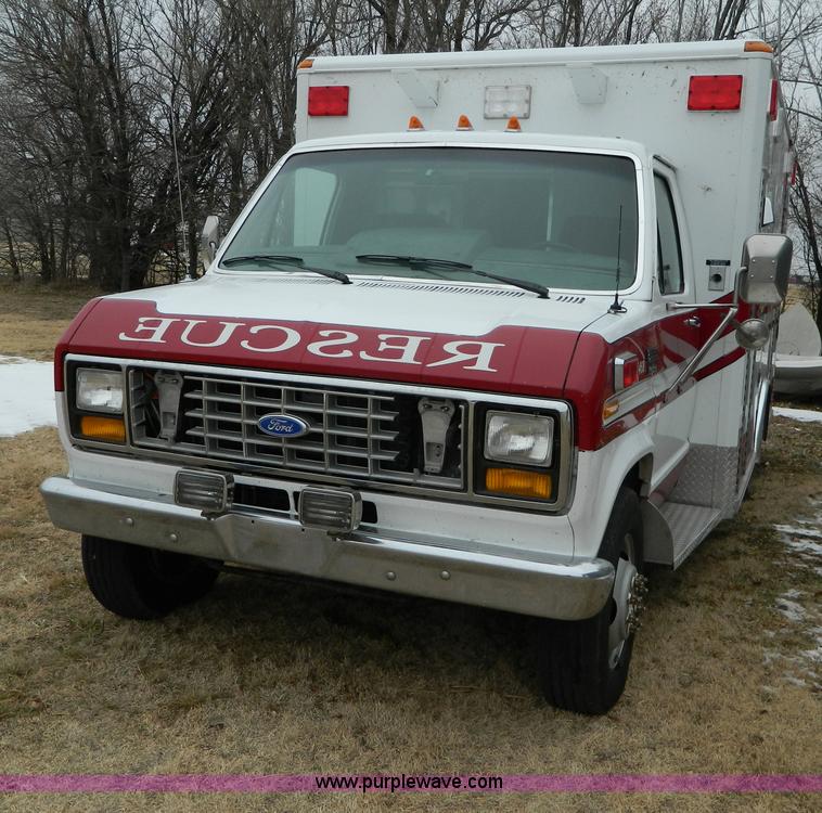 image for item D6086 1991 Ford Econoline E350 ambulance