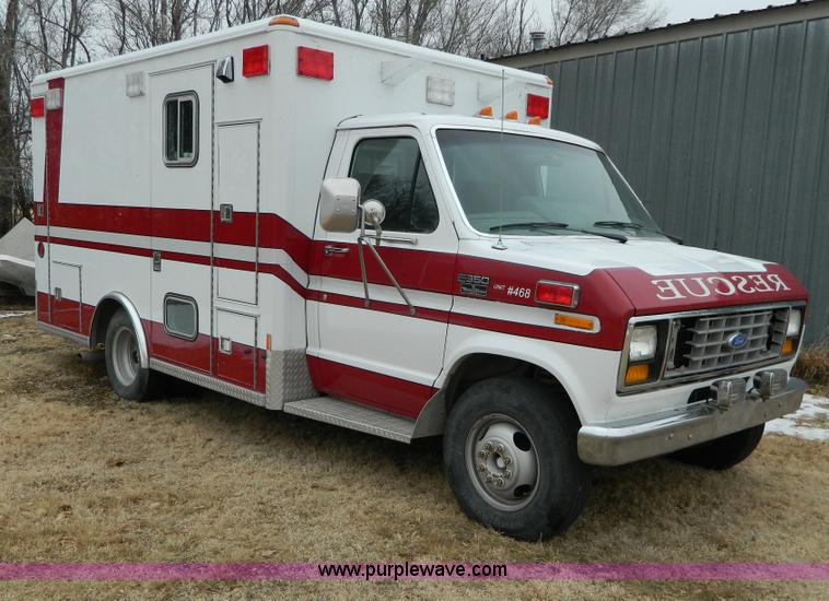 image for item D6086 1991 Ford Econoline E350 ambulance