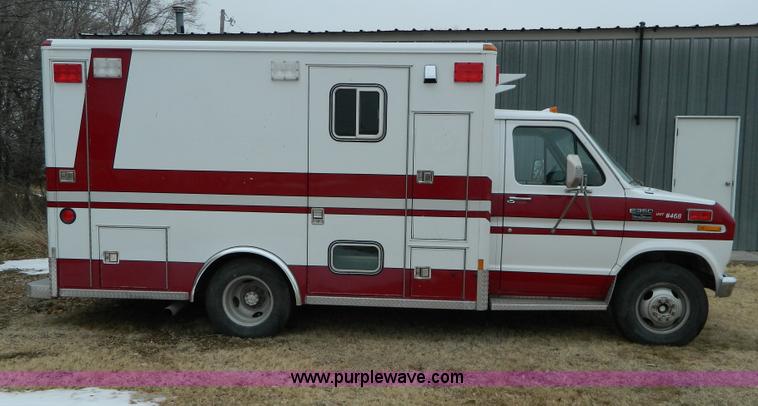 image for item D6086 1991 Ford Econoline E350 ambulance