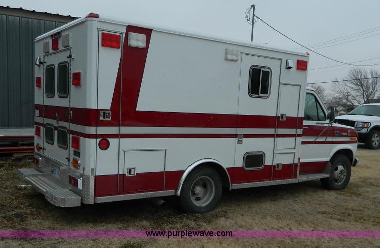 image for item D6086 1991 Ford Econoline E350 ambulance