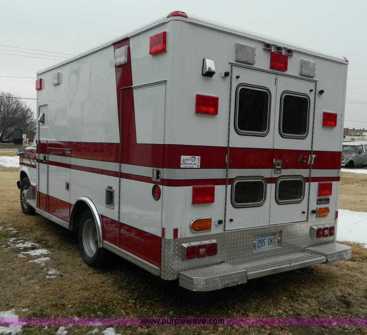 image for item D6086 1991 Ford Econoline E350 ambulance