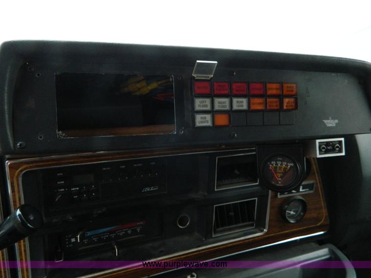 image for item D6086 1991 Ford Econoline E350 ambulance