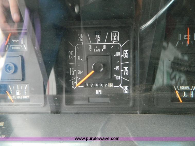 image for item D6086 1991 Ford Econoline E350 ambulance