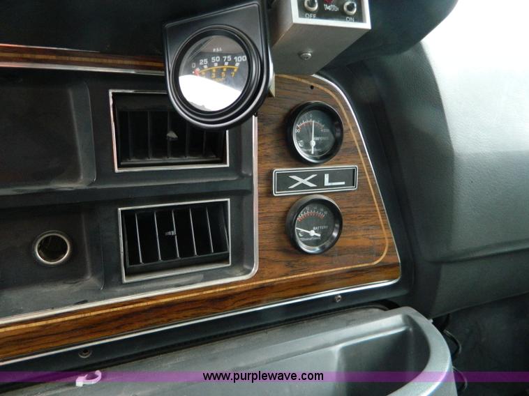 image for item D6086 1991 Ford Econoline E350 ambulance