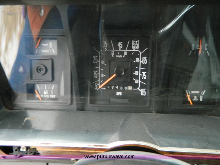 image for item D6086 1991 Ford Econoline E350 ambulance