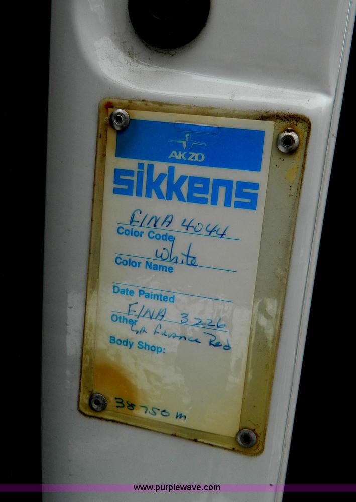 image for item D6086 1991 Ford Econoline E350 ambulance