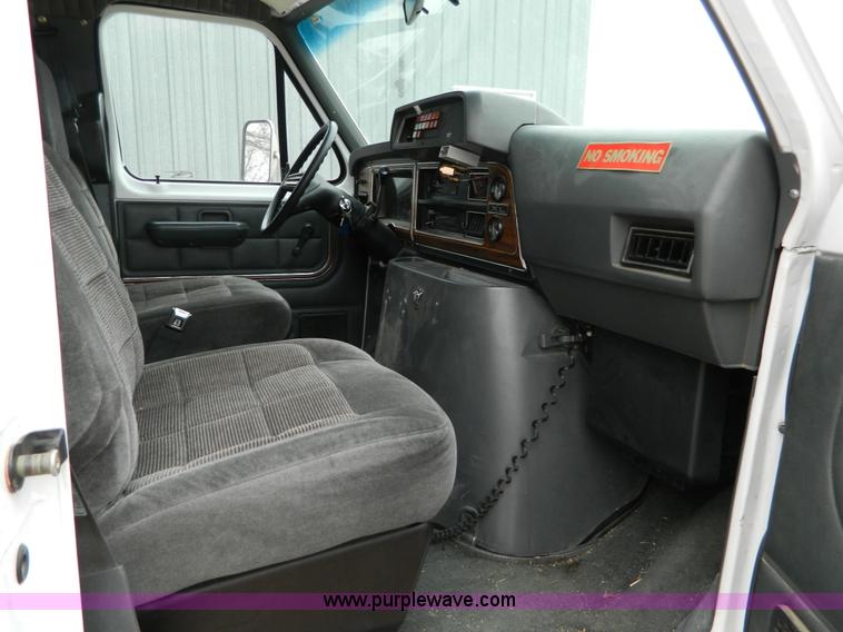 image for item D6086 1991 Ford Econoline E350 ambulance
