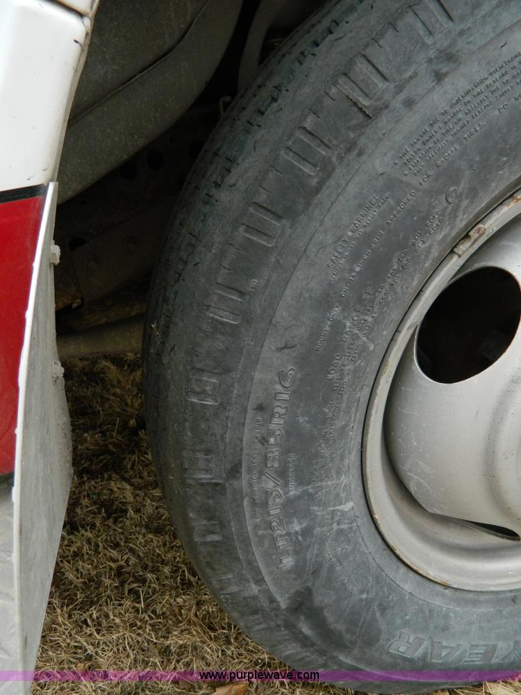 image for item D6086 1991 Ford Econoline E350 ambulance