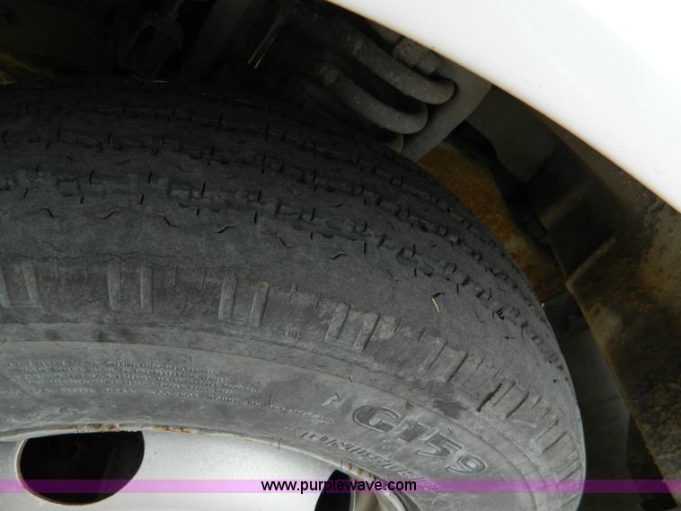 image for item D6086 1991 Ford Econoline E350 ambulance