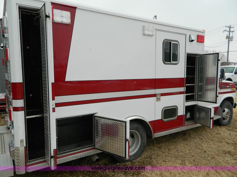 image for item D6086 1991 Ford Econoline E350 ambulance