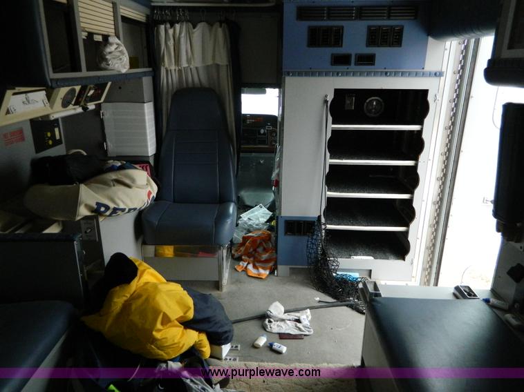 image for item D6086 1991 Ford Econoline E350 ambulance