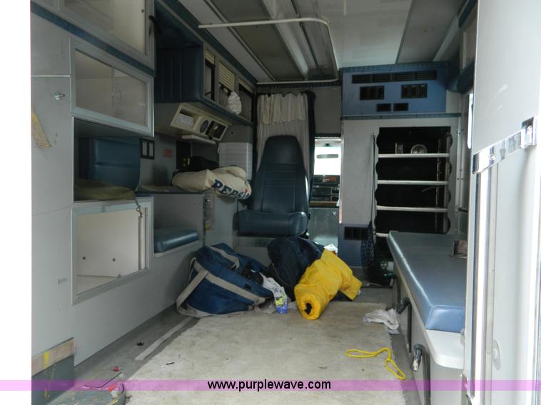 image for item D6086 1991 Ford Econoline E350 ambulance