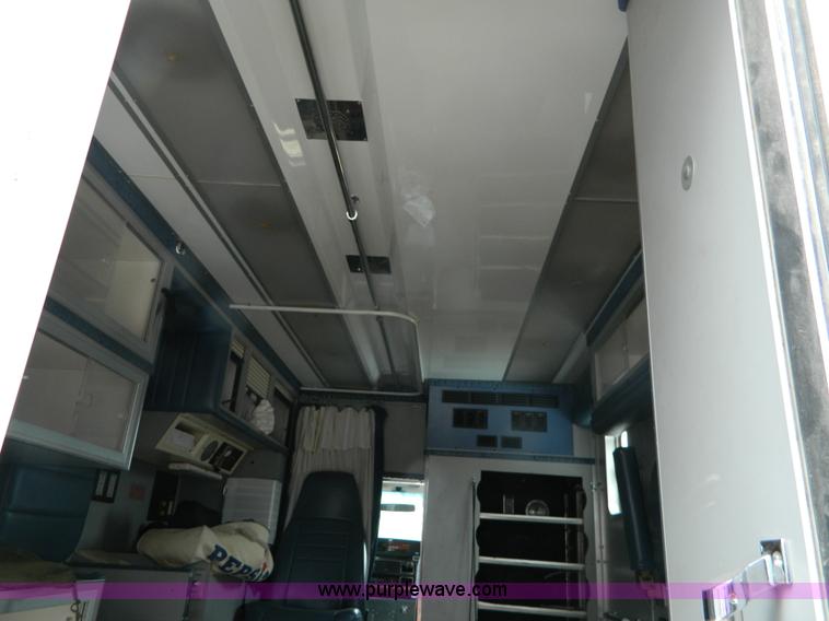 image for item D6086 1991 Ford Econoline E350 ambulance