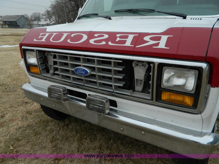 image for item D6086 1991 Ford Econoline E350 ambulance