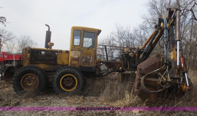 image for item F8134 Caterpillar grader chassis