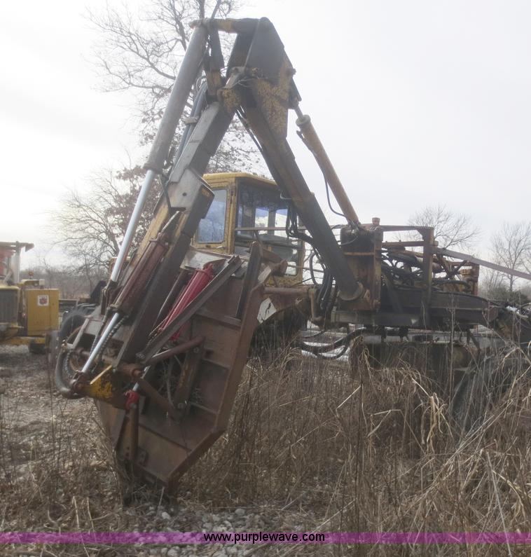 image for item F8134 Caterpillar grader chassis