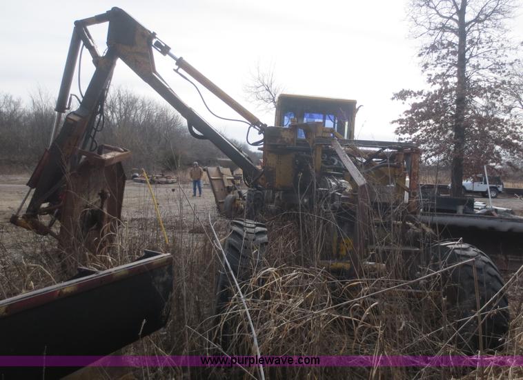 image for item F8134 Caterpillar grader chassis