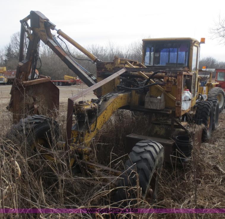 image for item F8134 Caterpillar grader chassis