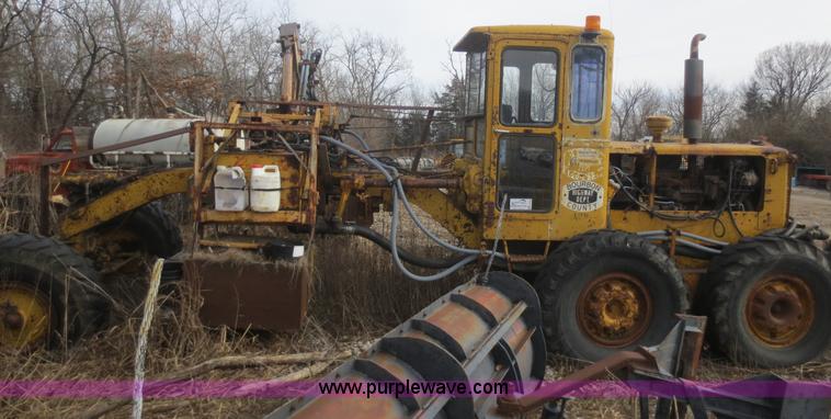 image for item F8134 Caterpillar grader chassis