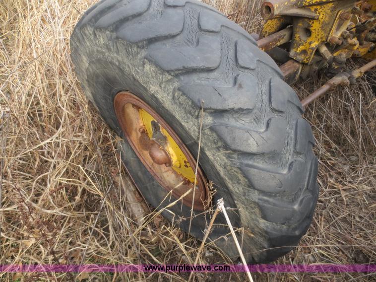 image for item F8134 Caterpillar grader chassis