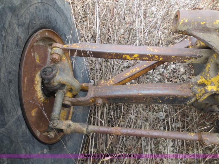 image for item F8134 Caterpillar grader chassis