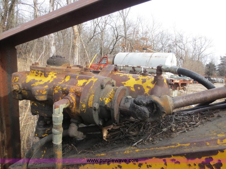 image for item F8134 Caterpillar grader chassis