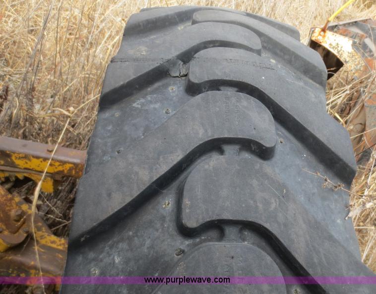 image for item F8134 Caterpillar grader chassis