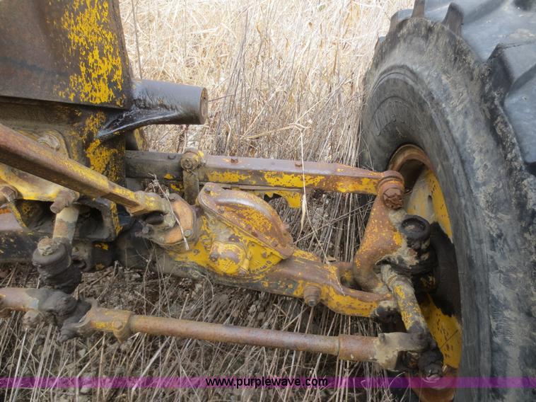 image for item F8134 Caterpillar grader chassis