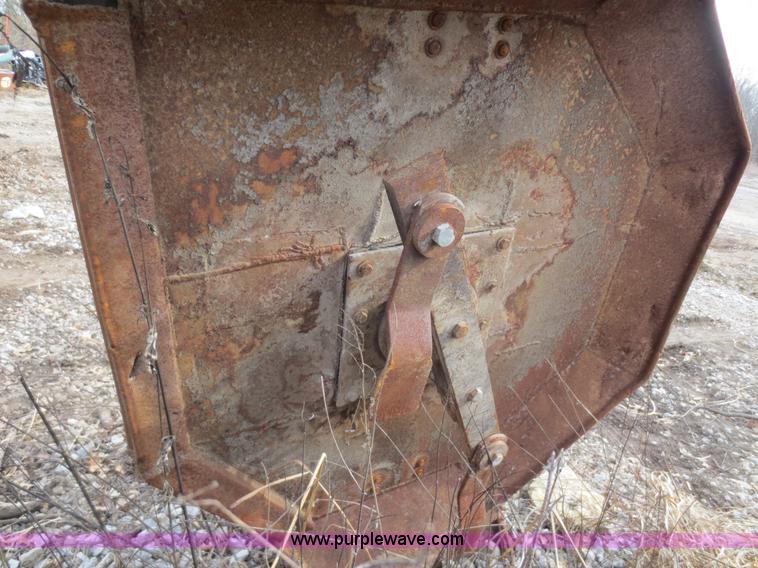 image for item F8134 Caterpillar grader chassis