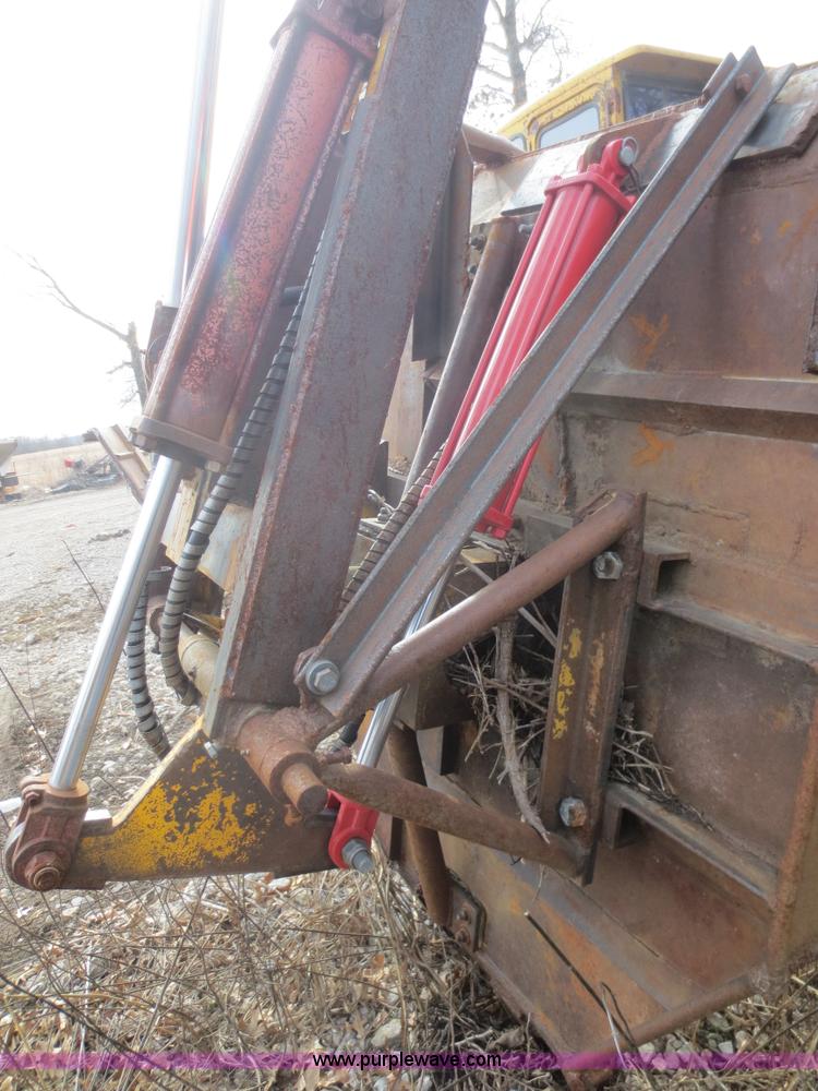 image for item F8134 Caterpillar grader chassis