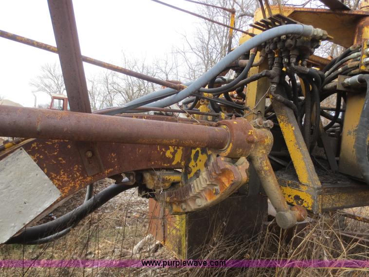 image for item F8134 Caterpillar grader chassis