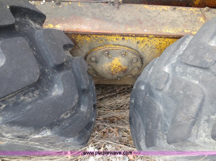 image for item F8134 Caterpillar grader chassis