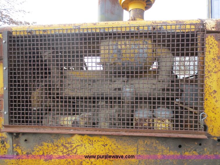 image for item F8134 Caterpillar grader chassis