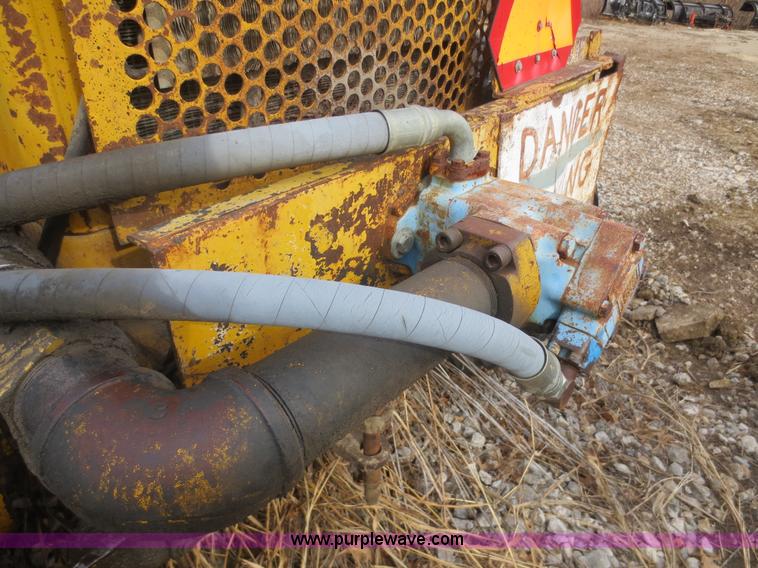 image for item F8134 Caterpillar grader chassis