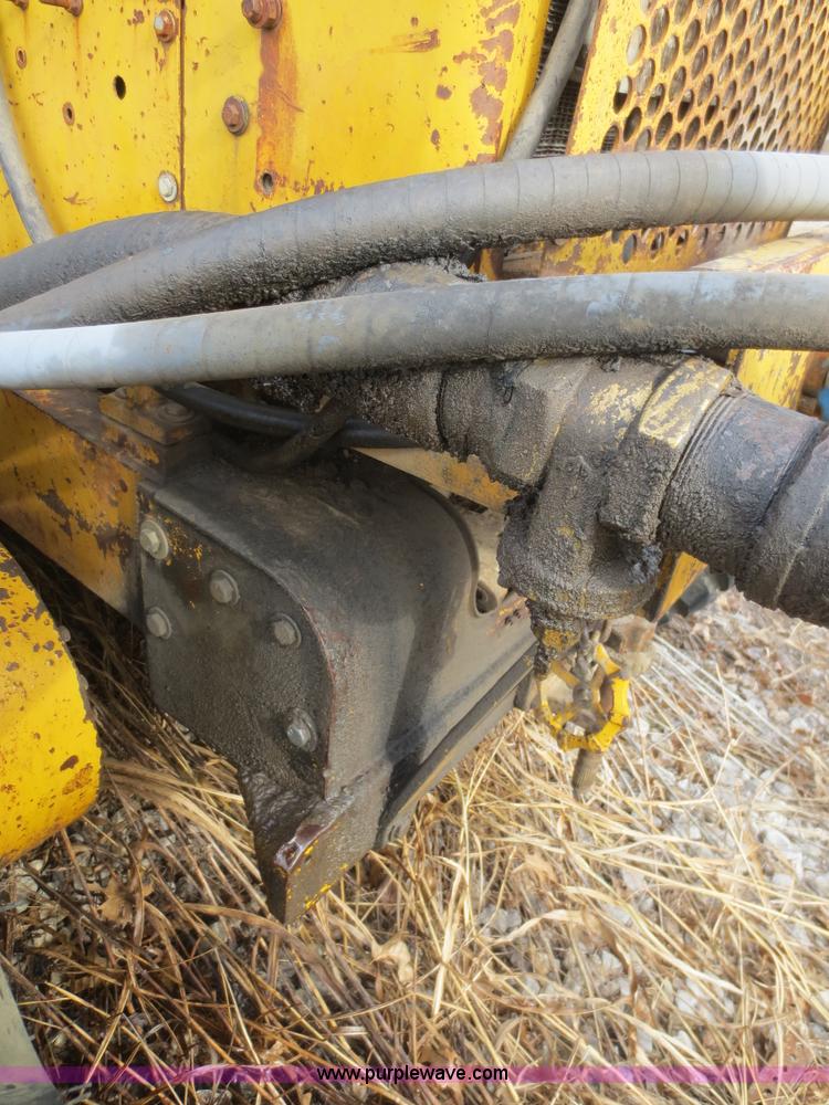 image for item F8134 Caterpillar grader chassis