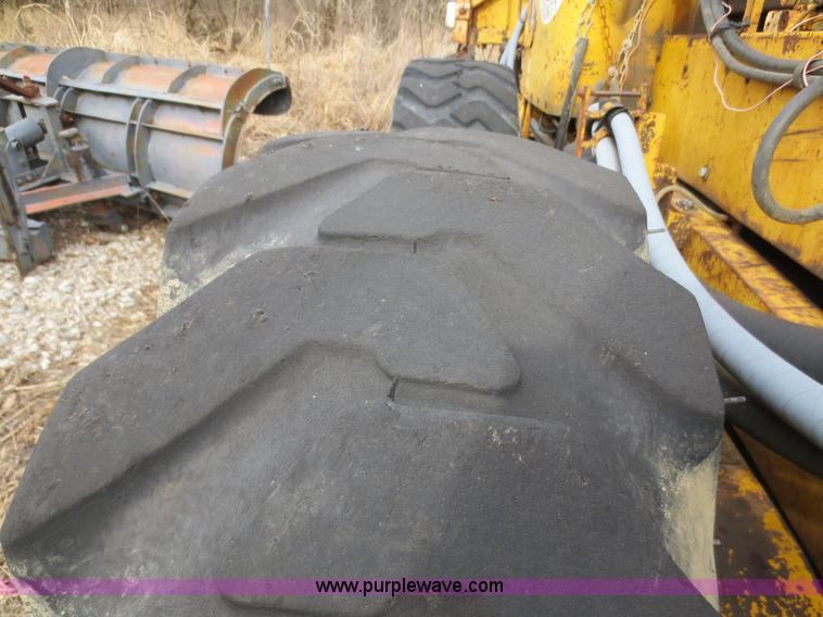 image for item F8134 Caterpillar grader chassis