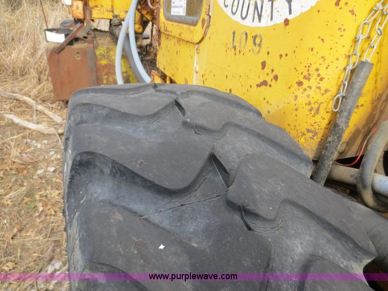 image for item F8134 Caterpillar grader chassis