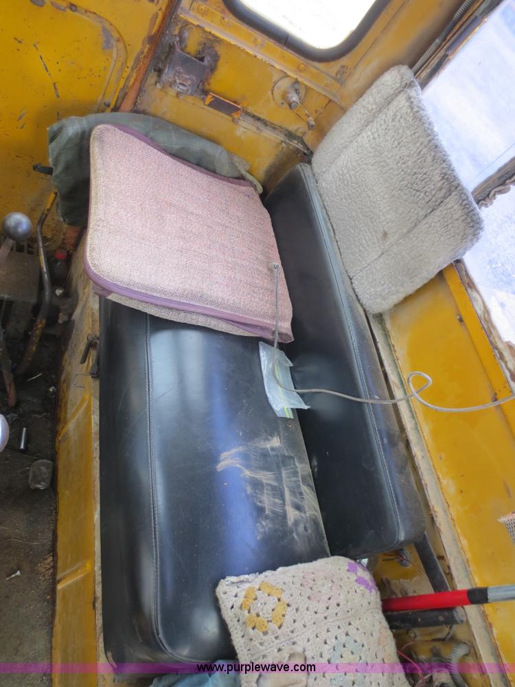 image for item F8134 Caterpillar grader chassis