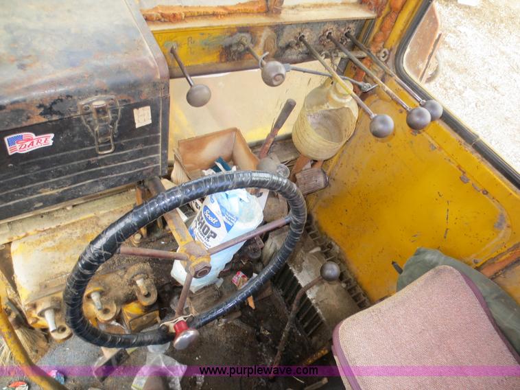 image for item F8134 Caterpillar grader chassis