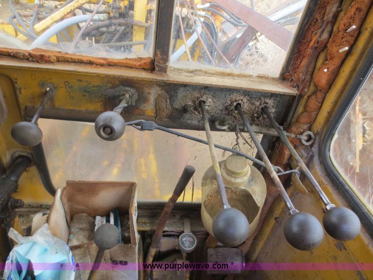 image for item F8134 Caterpillar grader chassis